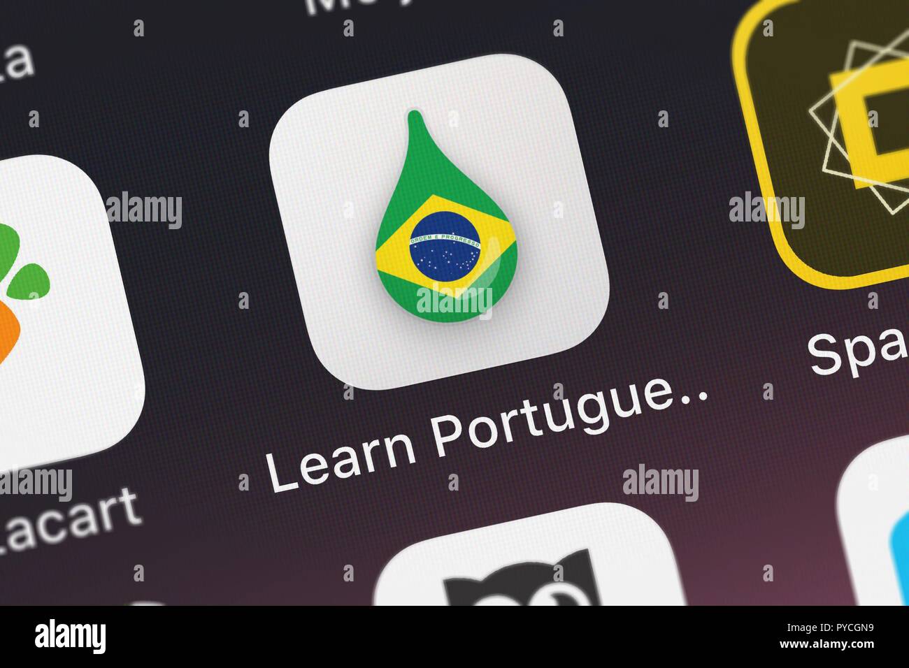 Londres, Royaume-Uni - 26 octobre 2018 : Capture d'écran de PLANB RECOMMANDER LABS ou application mobile d'apprendre le portugais par gouttes. Banque D'Images