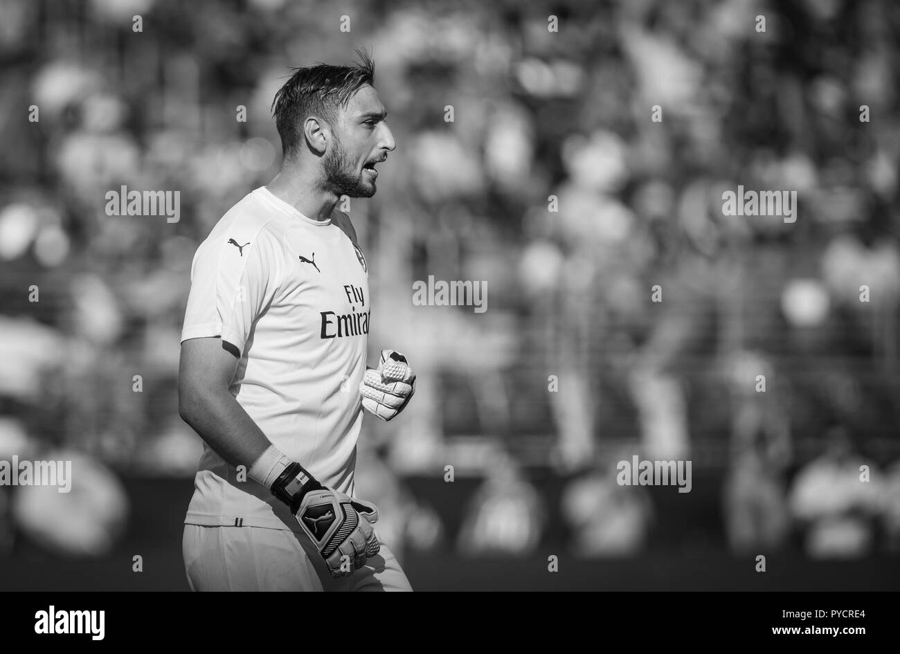 L'AC Milan et le gardien italien Gianluigi Salutations distinguées Banque D'Images