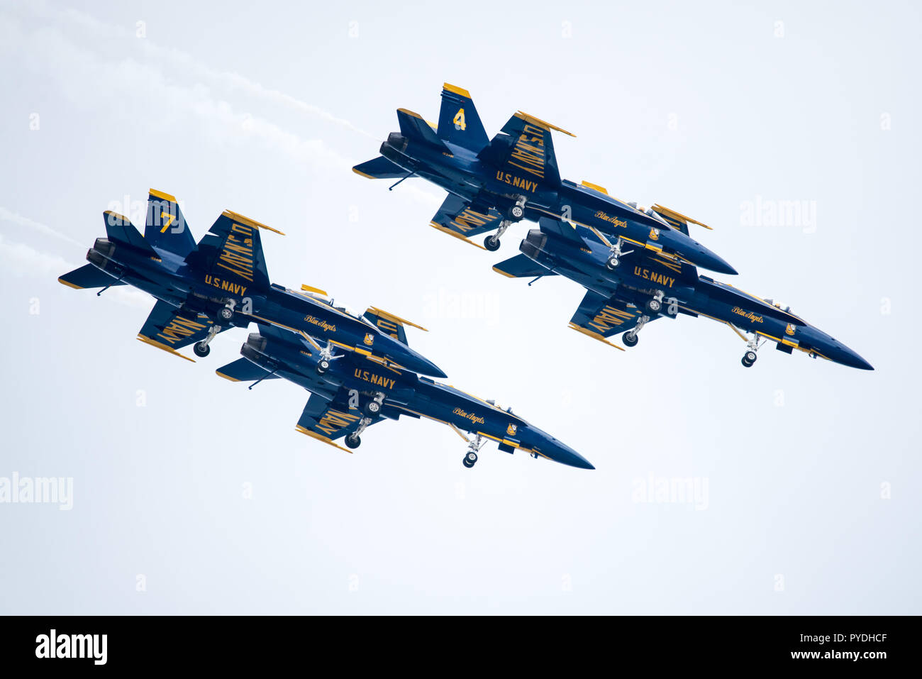 US Navy Blue Angels battant leur fa18 Hornet en formation à la Garde nationale de Rhode Island 2018 meeting aérien. Banque D'Images