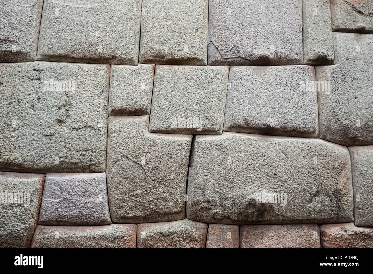 Inca ancien mur de pierre dans la ville de Cusco, Pérou. Travail de la pierre Banque D'Images