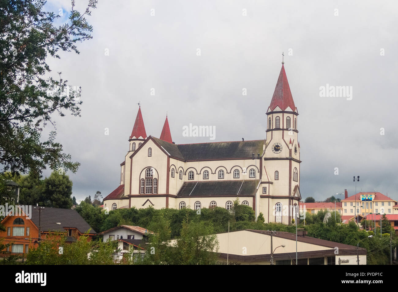 Église en bois à Puerto Varas, Chili. Église principale près de Lac Llanquihue Banque D'Images