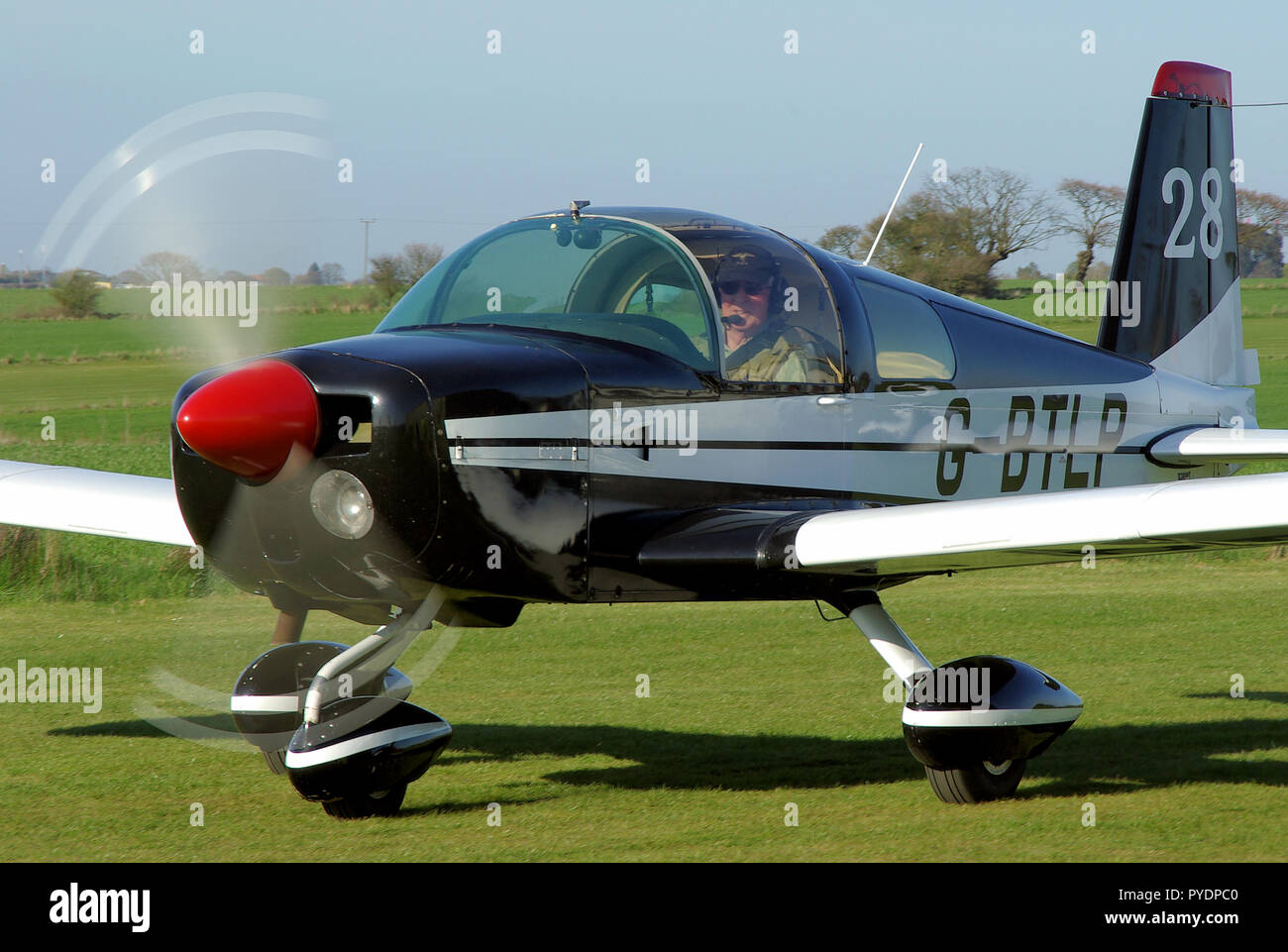 Grumman AA-1C AVION Lynx dans le Royal Aero Club RAeC Air Race Series à grand terrain d'Oakley, Essex, Royaume-Uni. Vol privé. G-BTLP course 28 Banque D'Images