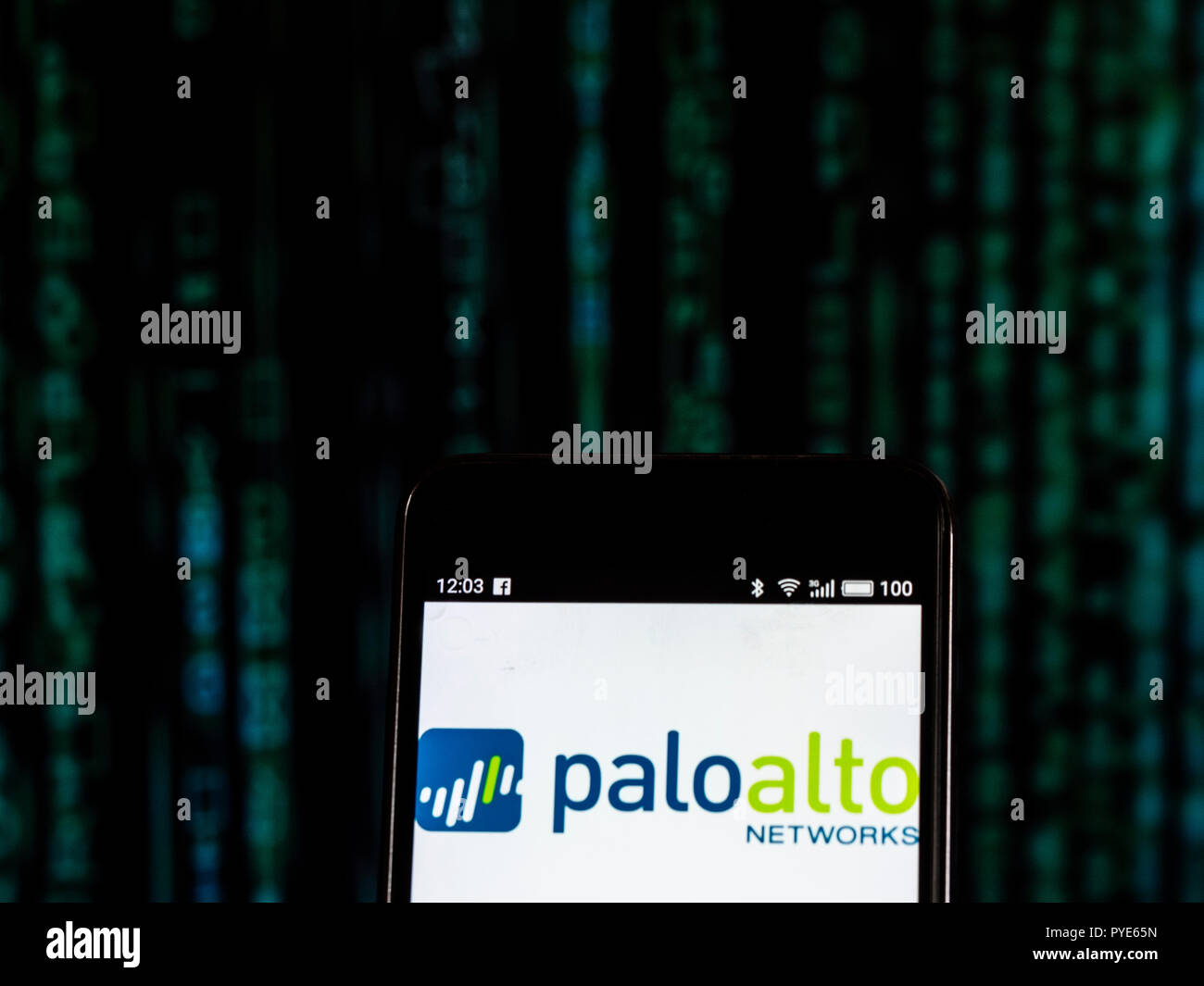 Palo Alto Networks vu le logo affiché sur le téléphone intelligent. Palo Alto Networks, Inc. (abrégé en casserole ou PANW) est une multinationale américaine société de cybersécurité Banque D'Images