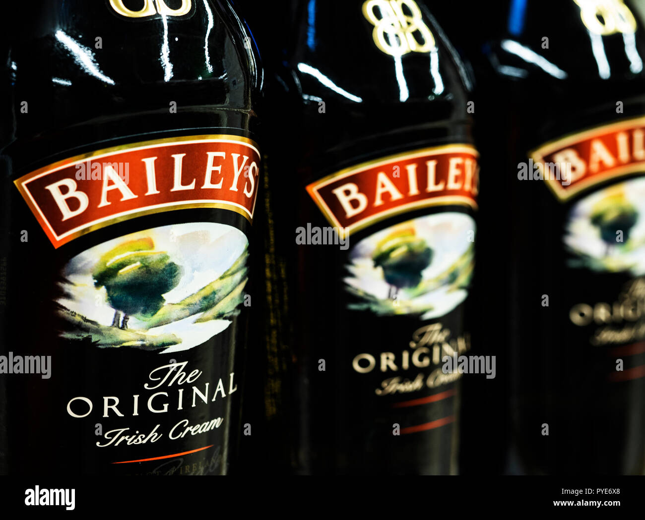 Boisson à la crème irlandaise Baileys en magasin. Baileys Irish Cream est un whisky irlandais et