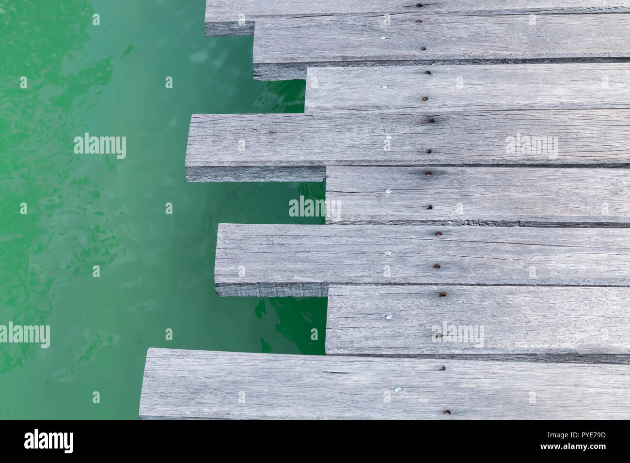 Libre d'un pont de bois sur la mer Banque D'Images