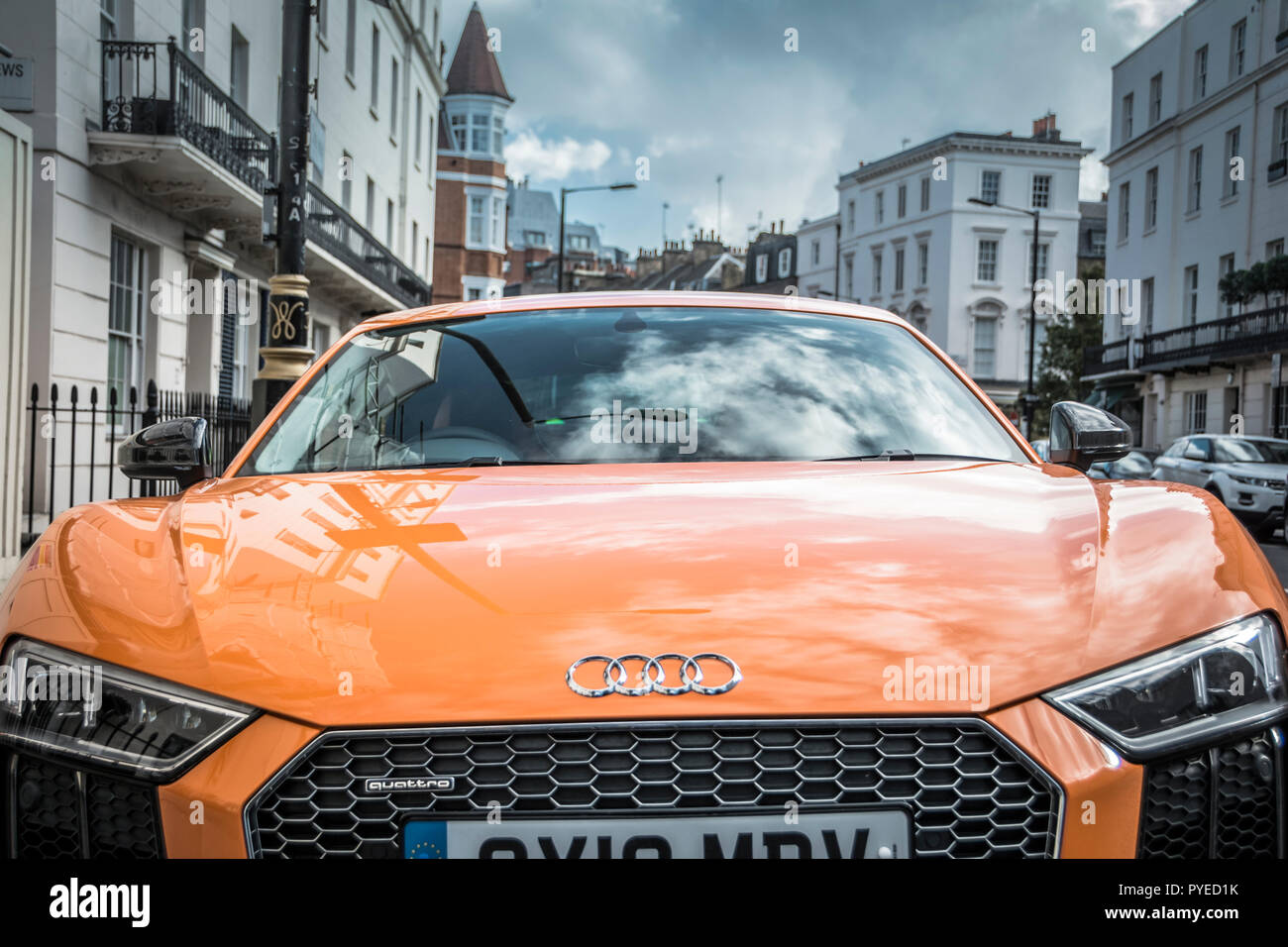 Une orange Audi R8 supercar haute performance à Westminster, London, UK Banque D'Images