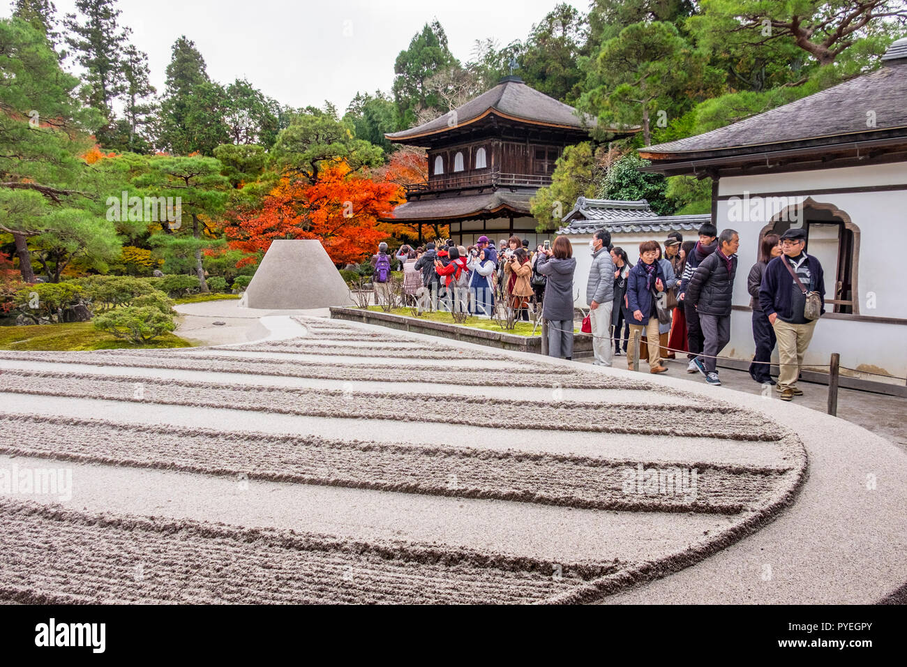 Célèbre Temple Ginkaku-ji (Pavillon d'argent) a officiellement nommé Jishō-ji ('Temple de Shining miséricorde") au jour d'automne, Kyoto, Japon, Kansai Banque D'Images