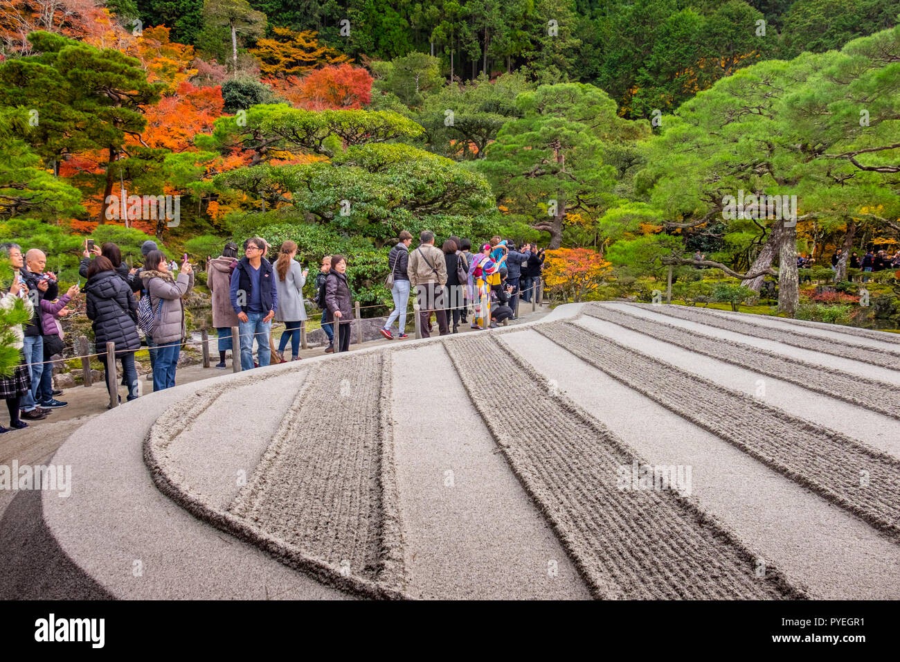 Célèbre Temple Ginkaku-ji (Pavillon d'argent) a officiellement nommé Jishō-ji ('Temple de Shining miséricorde") au jour d'automne, Kyoto, Japon, Kansai Banque D'Images