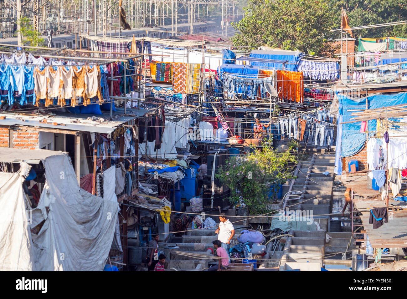 Une blanchisserie en plein air dans les bidonvilles de Mumbai, Inde Banque D'Images