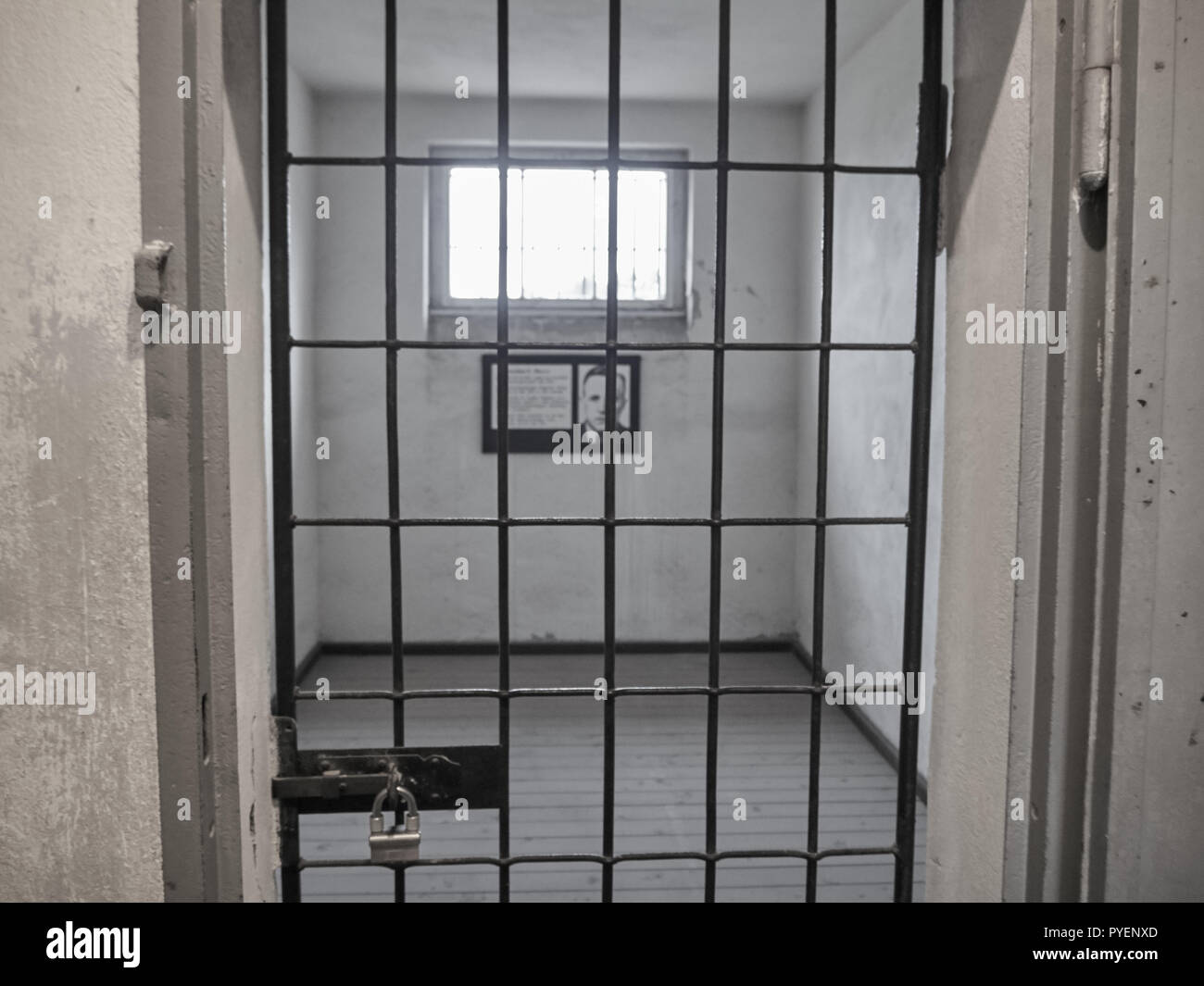 Orianenburg, Allemagne - 12 décembre 2017 : Avis d'une prison au camp de concentration de Sachsenhausen Banque D'Images