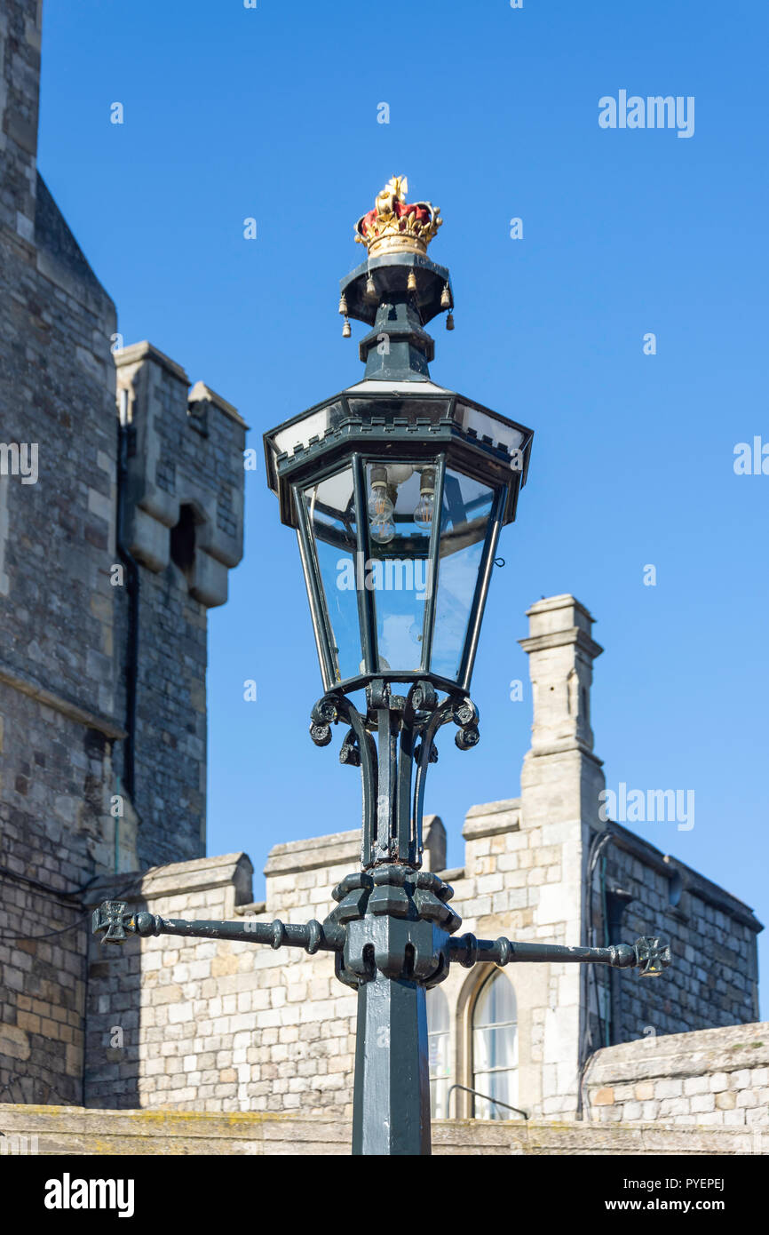 Lampe de rue dans un parc du château de Windsor, Windsor, Berkshire, Angleterre, Royaume-Uni Banque D'Images