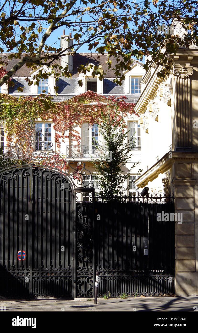 Vue de l'arrière, côté jardin, de l'hôtel de Sagonne, un bel hôtel particulier, vue du Boulevard Beaumarchais. Banque D'Images