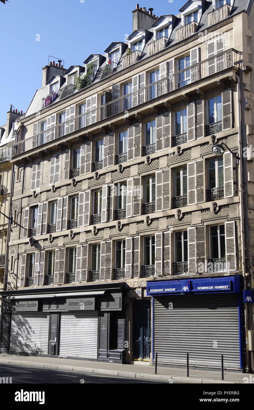 61 Rue De Lyon 75012 Paris Armes Bastille, un magasin d'armes, sur une rue principale à Paris, France  Photo Stock - Alamy