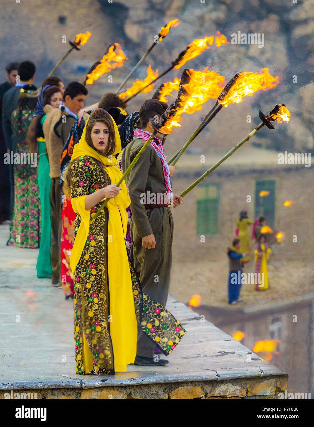 Les Kurdes iraniens se félicitent de l'arrivée du nouvel an lors d'une cérémonie spéciale de deux jours dans le village de Palangan, dans la province du Kurdistan en Iran. (Cérémonie Nowruz). Banque D'Images