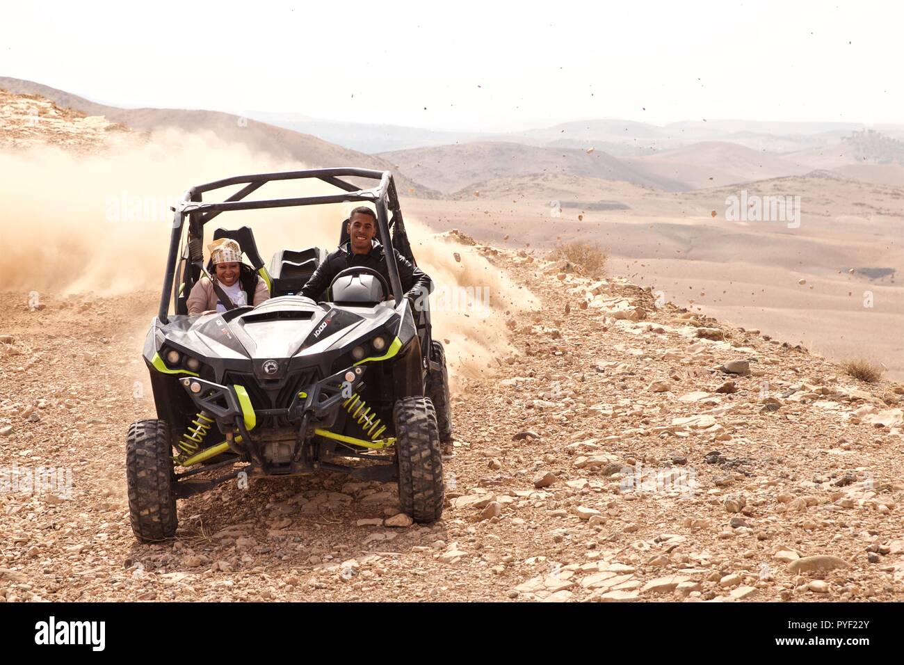Dune Buggy dans le désert Maroc Banque D'Images