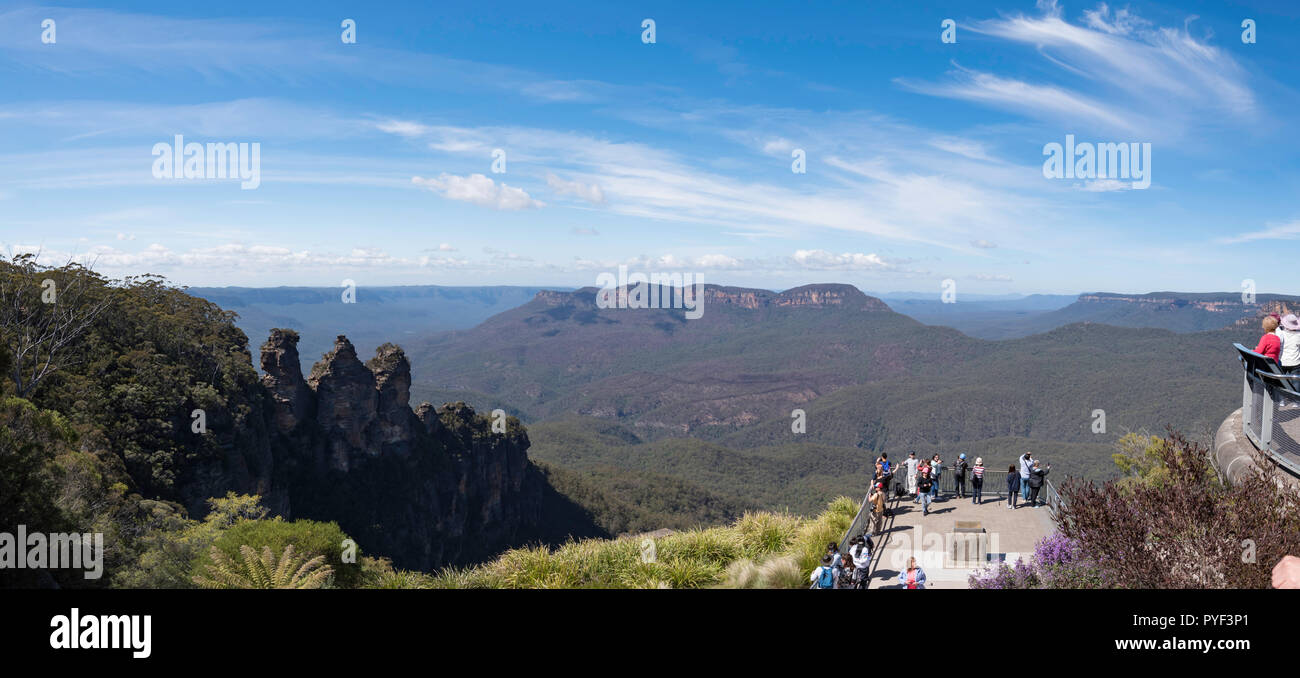 Les trois Sœurs et de Solitaire Mont Echo Point Lookout, Katoomba dans les Blue Mountains National Park, New South Wales, Australie Banque D'Images