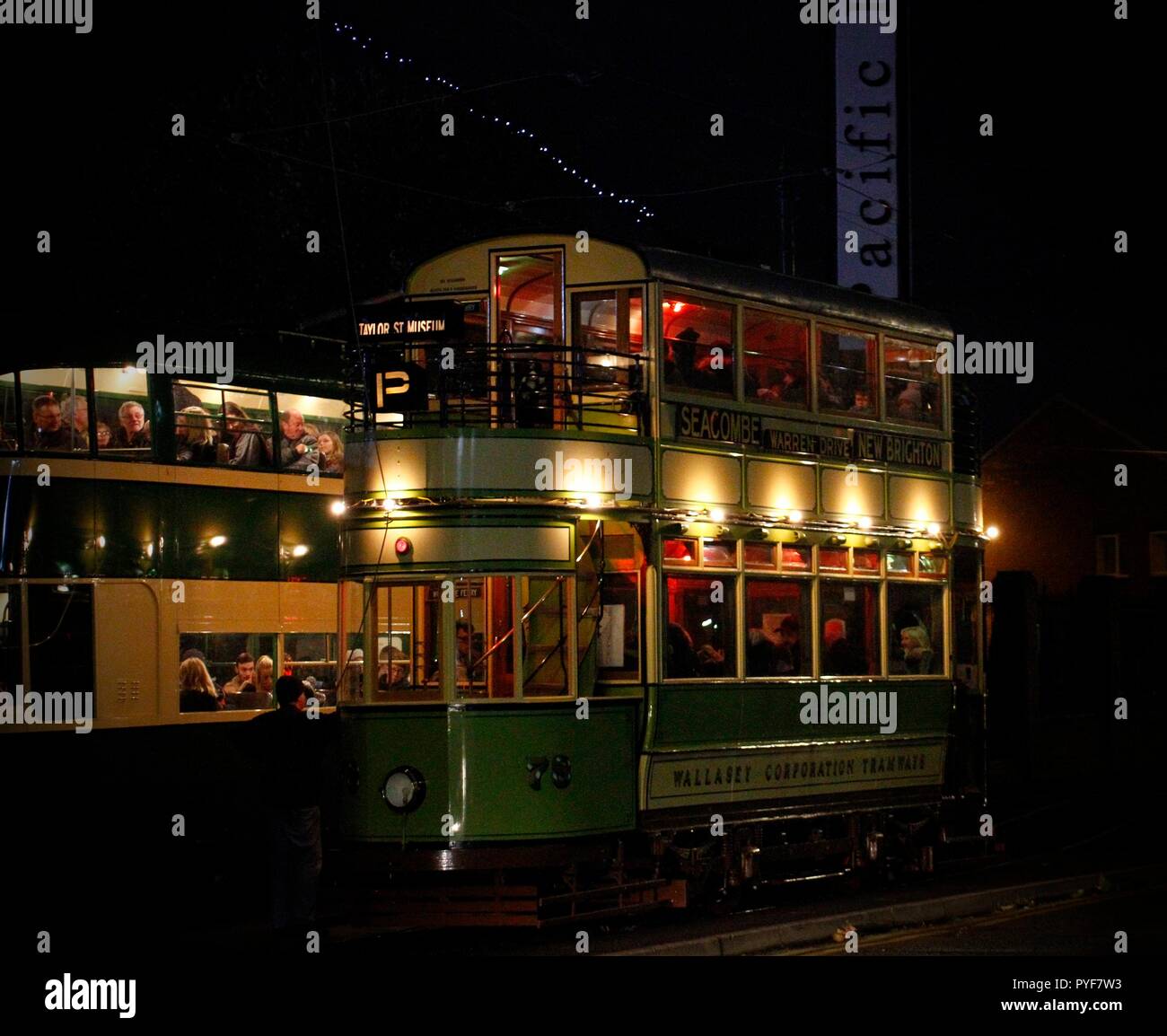 Wirral Merseyside Uk,trams mis sur twilight pour l'événement de crédit 1er temps Ian Fairbrother/Alamy Stock Photos Banque D'Images