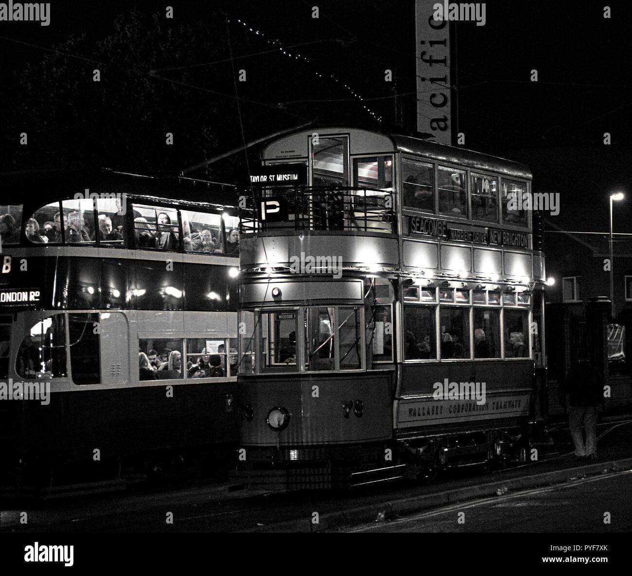 Wirral Merseyside Uk,trams mis sur twilight pour l'événement de crédit 1er temps Ian Fairbrother/Alamy Stock Photos Banque D'Images