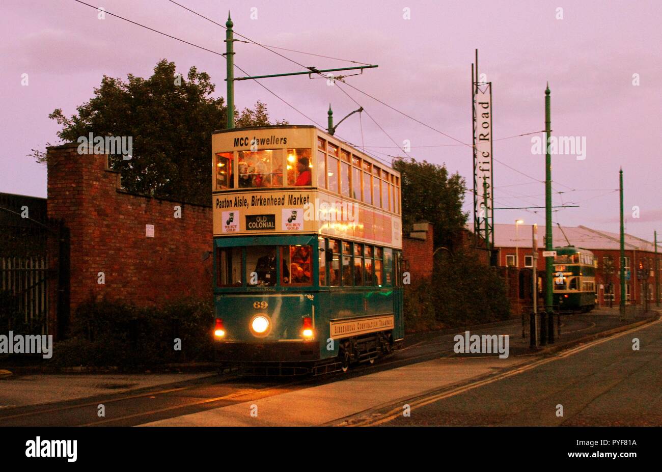 Wirral Merseyside Uk,trams mis sur twilight pour l'événement de crédit 1er temps Ian Fairbrother/Alamy Stock Photos Banque D'Images