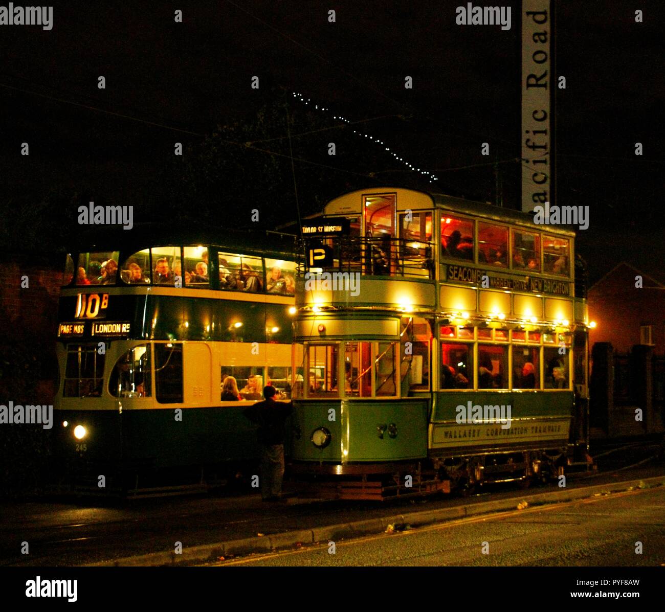Wirral Merseyside Uk,trams mis sur twilight pour l'événement de crédit 1er temps Ian Fairbrother/Alamy Stock Photos Banque D'Images