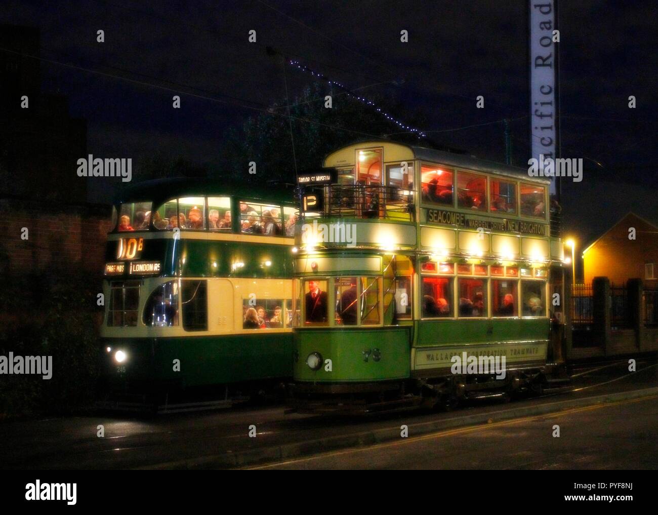 Wirral Merseyside Uk,trams mis sur twilight pour l'événement de crédit 1er temps Ian Fairbrother/Alamy Stock Photos Banque D'Images