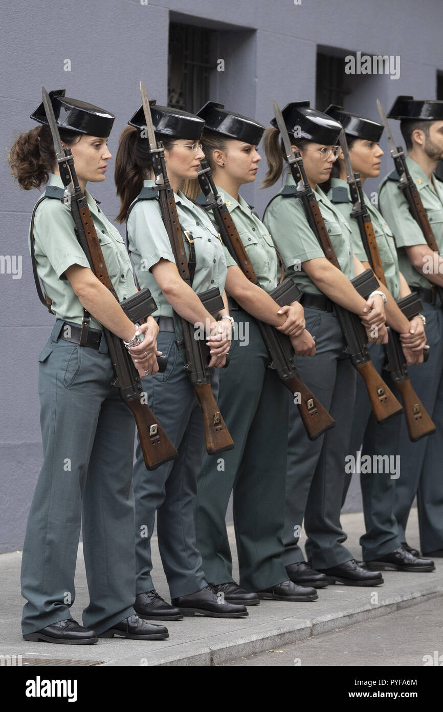 Garde civile espagnole Banque de photographies et d'images à haute  résolution - Alamy