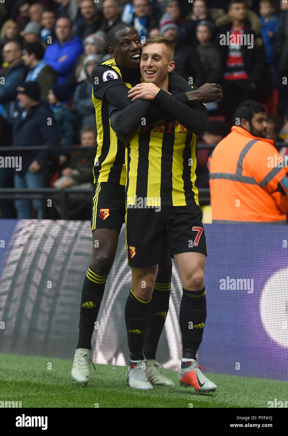 Gerard Deulofeu du Watford célèbre marquant son deuxième but de côtés du jeu avec Abdoulaye Doucouré (à gauche) au cours de la Premier League match à Vicarage Road, Watford. Banque D'Images