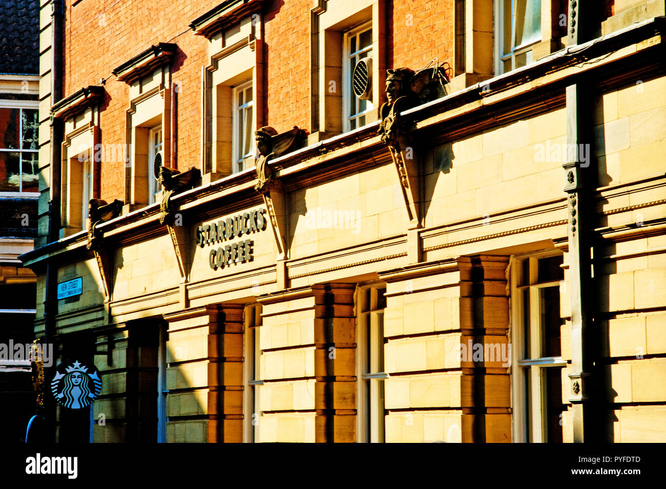 Café Starbucks, New Street, York, Angleterre Banque D'Images