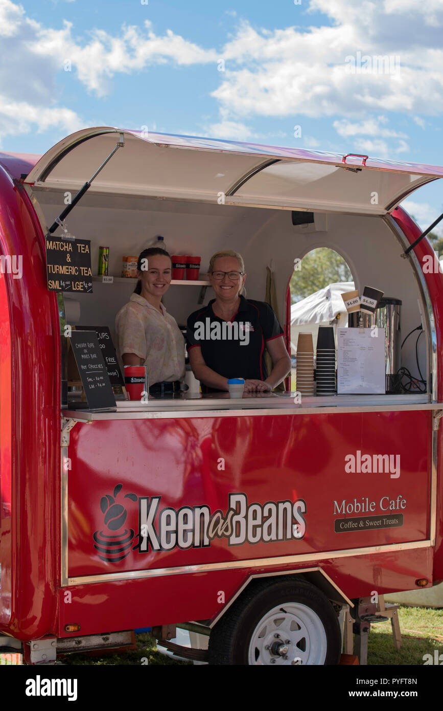 Le vif que les fèves de café à emporter à van un week-end dans le marché du nord-ouest de Sydney banlieue de Richmond, New South Wales, Australie Banque D'Images