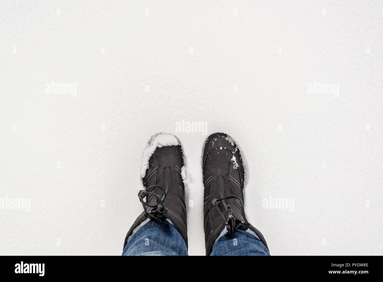 Bottes de selfies dans la neige, hiver concept Banque D'Images