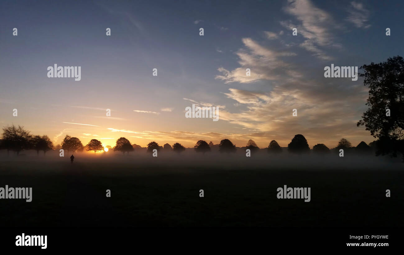 Misty Sunrise sur Clifton Bristol Downs, Durdham Banque D'Images