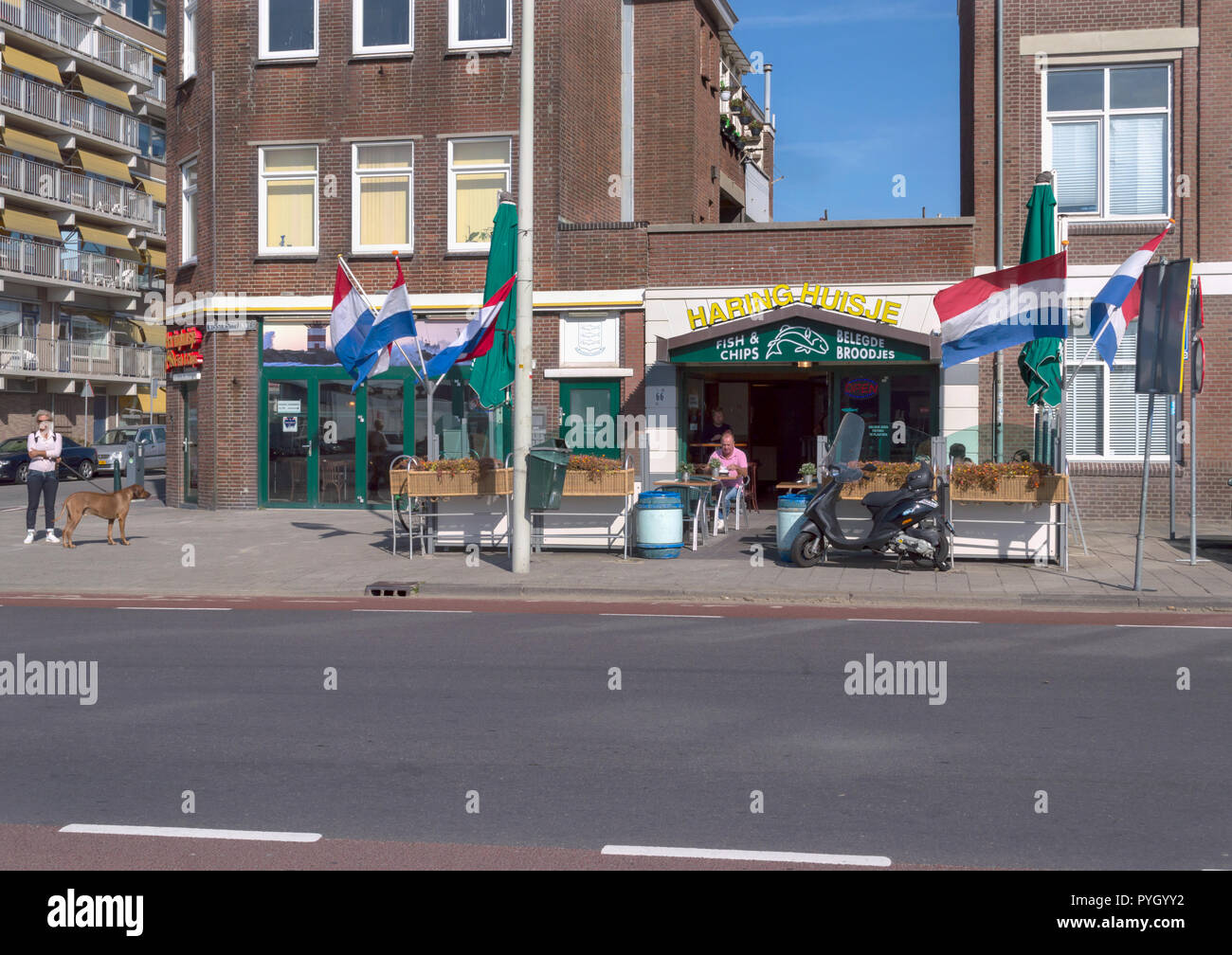 La Haye, Pays-Bas, octobre 05, 2018 : Façade d'un des cafés servant des plats de poisson Banque D'Images