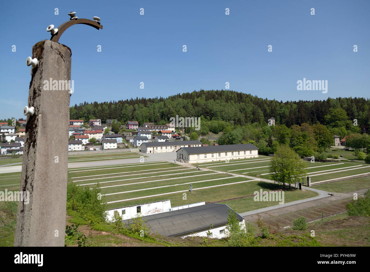 La Bavière, Allemagne - mémorial du camp de concentration, Flossenbuerg sommaire à partir de la hauteur de la clôture du camp Banque D'Images
