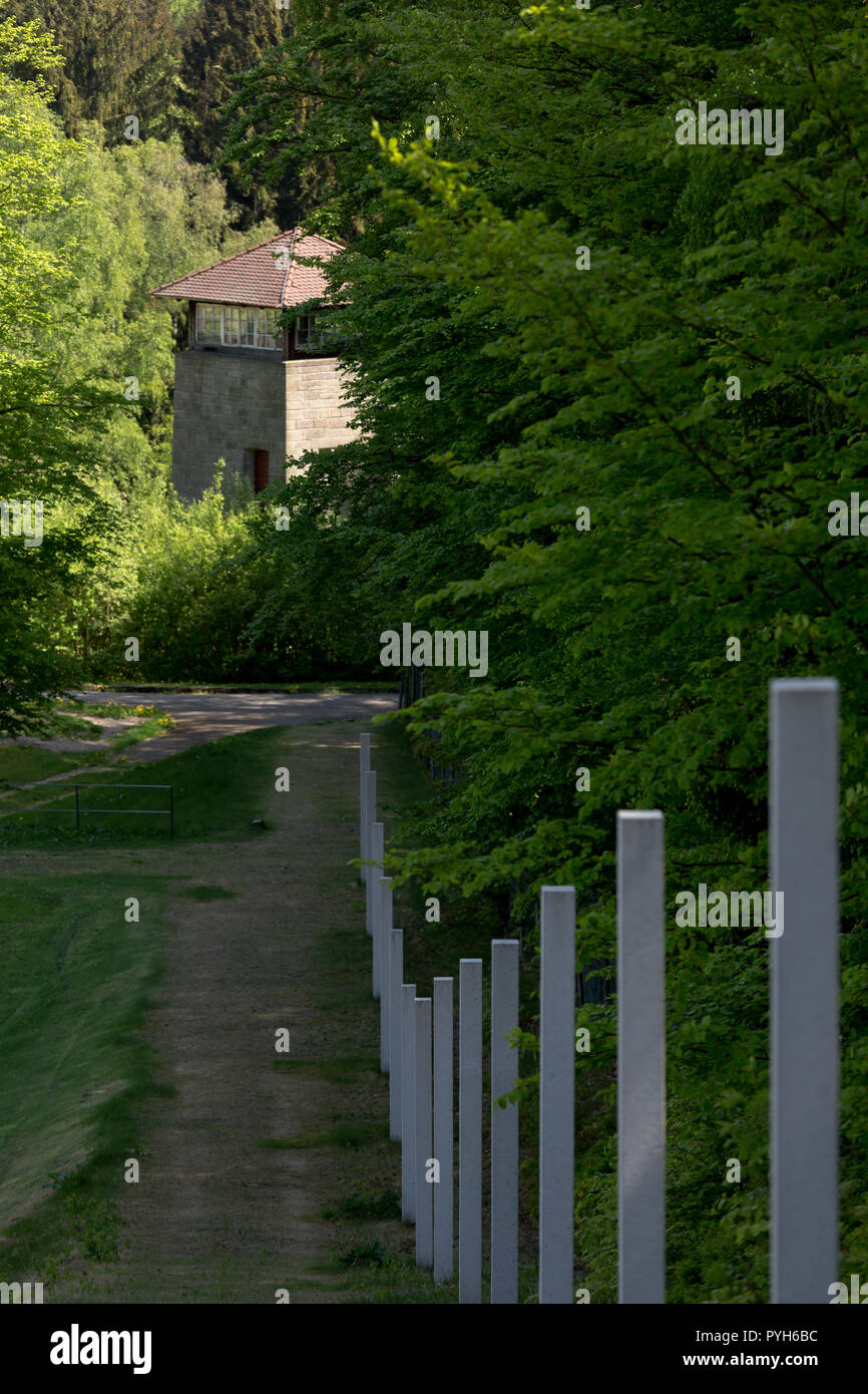 La Bavière, Allemagne - mémorial du camp de concentration d'Flossenbuerg, vue de l'ancien camp clôture pour une tour de Banque D'Images