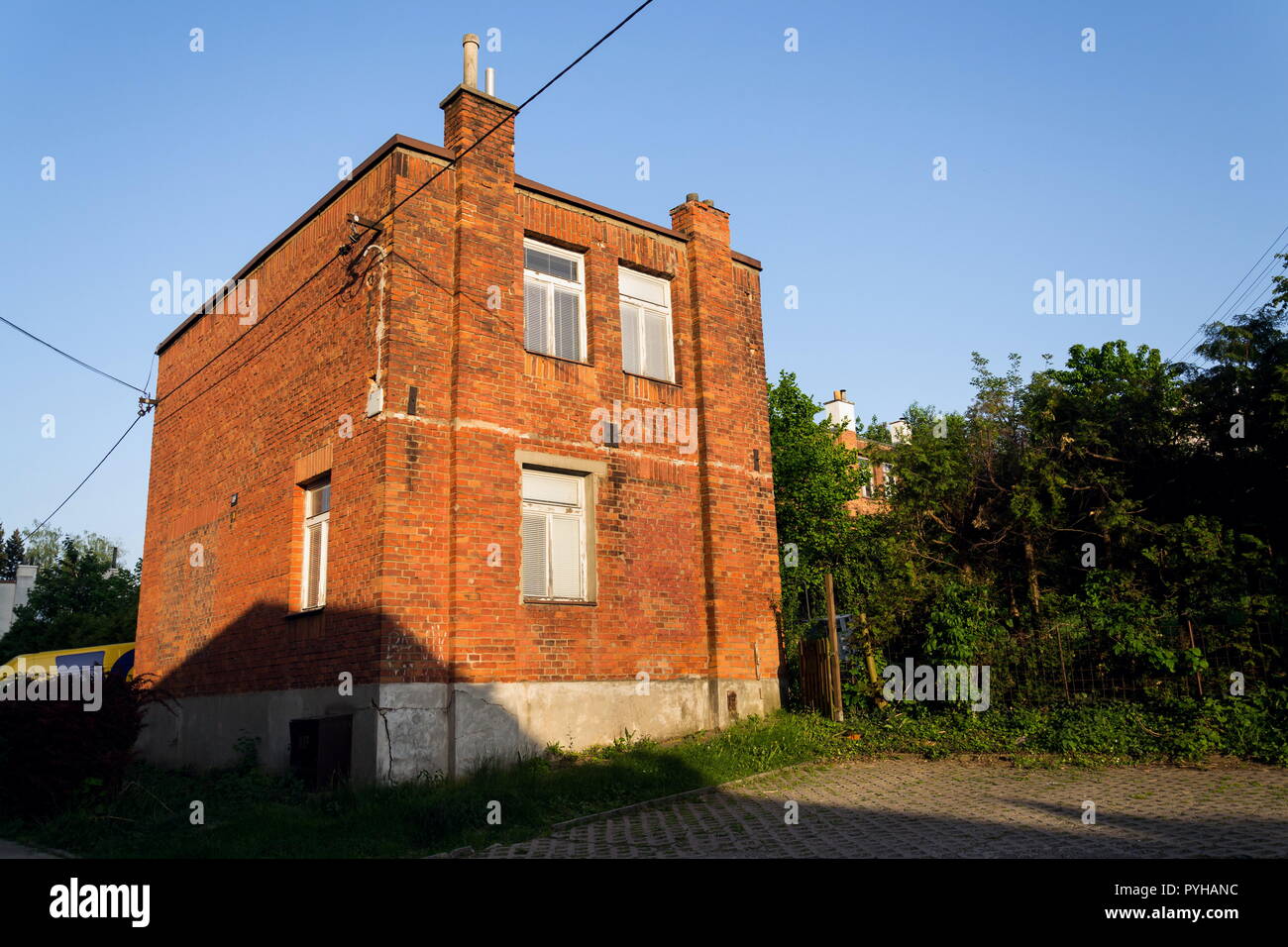 En brique rouge typique des maisons de la famille Bata à Zlin, en Moravie, en République tchèque, journée ensoleillée Banque D'Images