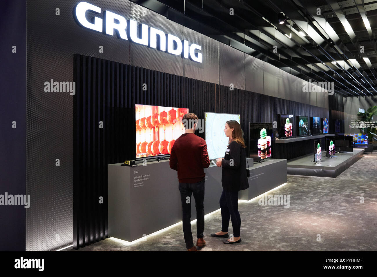 Berlin, Allemagne - stand du GRUNDIG à l'IFA 2018 avec les innovations en matière de télévision à écran plat. Banque D'Images