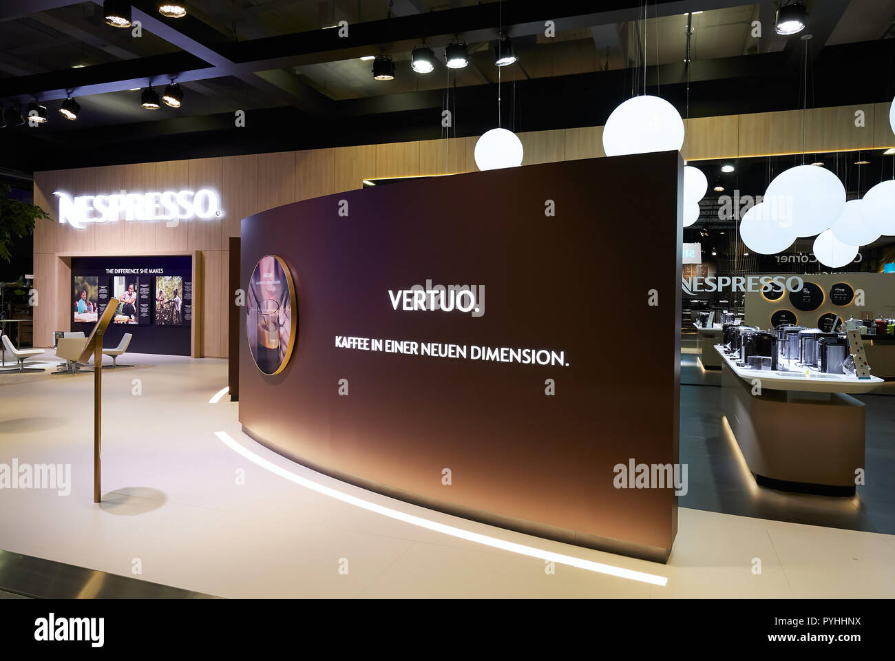 Berlin, Allemagne - présente le nouveau produit NESPRESSO VERTOU dans le  segment café capsule à l'IFA 2018 stand Photo Stock - Alamy