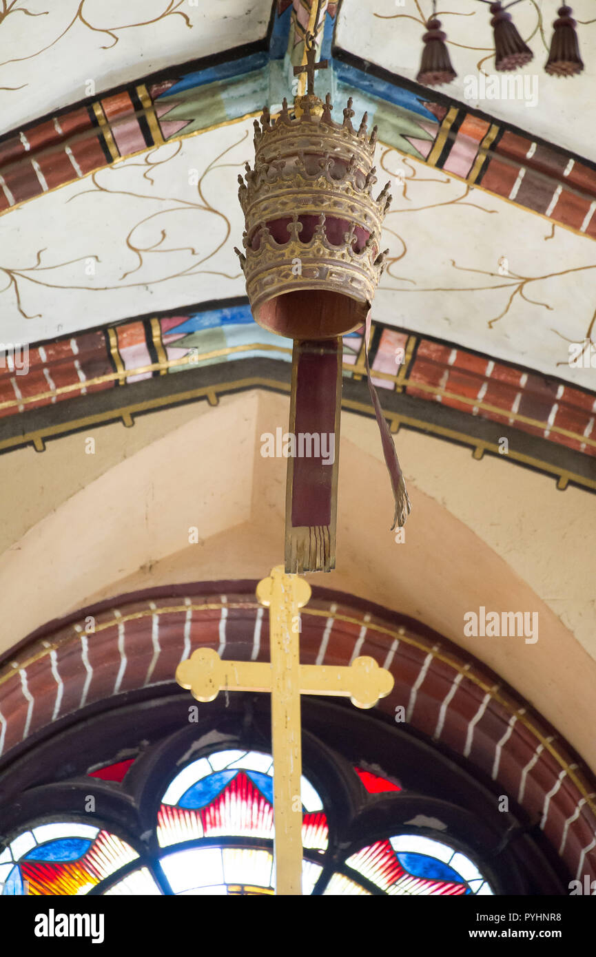Tiara papale à consigner vos bagages gothique basilique de l'Assomption de la Sainte Vierge Marie et saint Andrew, la cathédrale de Frombork, sur la colline de la cathédrale en F Banque D'Images