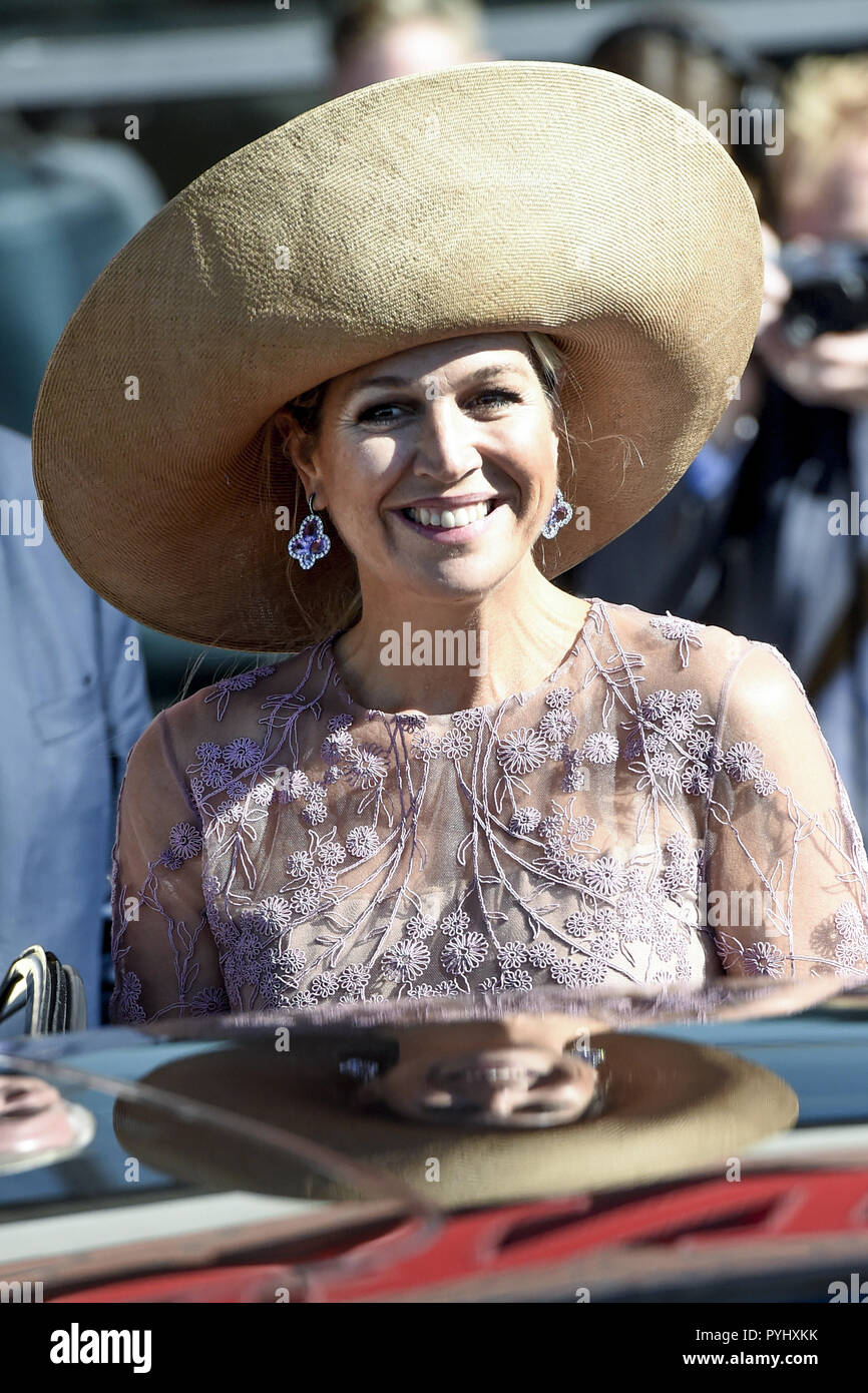 La Reine Máxima des Pays-Bas assiste à l'ouverture de la semaine contre la solitude au cours de la solitude dans le Congrès National de Grolsch Veste à Enschede, Pays-Bas ; le congrès a été organisé par Coalitie Erbij et Humanitas. Comprend : Reine Maxima des Pays-Bas, la Reine Máxima des Pays-Bas Où : Enschede, Twente, Pays-Bas Quand : 27 Sep 2018 Source : WENN.com **Uniquement disponible pour publication au Royaume-Uni, USA, Allemagne, Autriche, Suisse** Banque D'Images