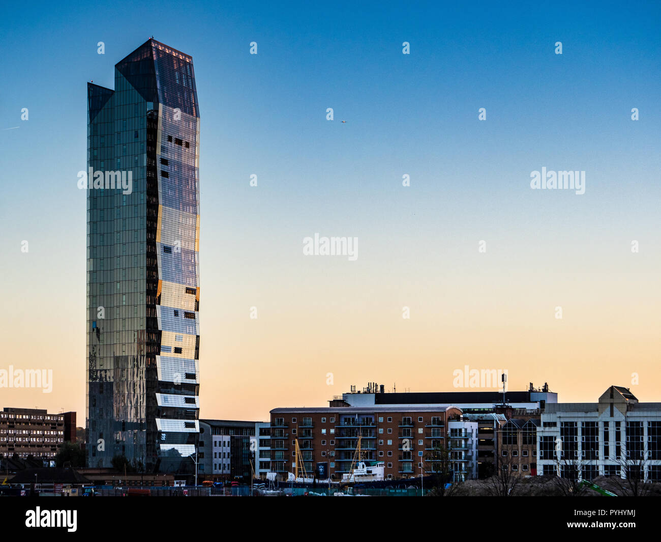 Gratte-ciel résidentiel Dollar Bay dans la région de Canary Wharf, l'architecte Ian Simpson terminé 2017 Banque D'Images