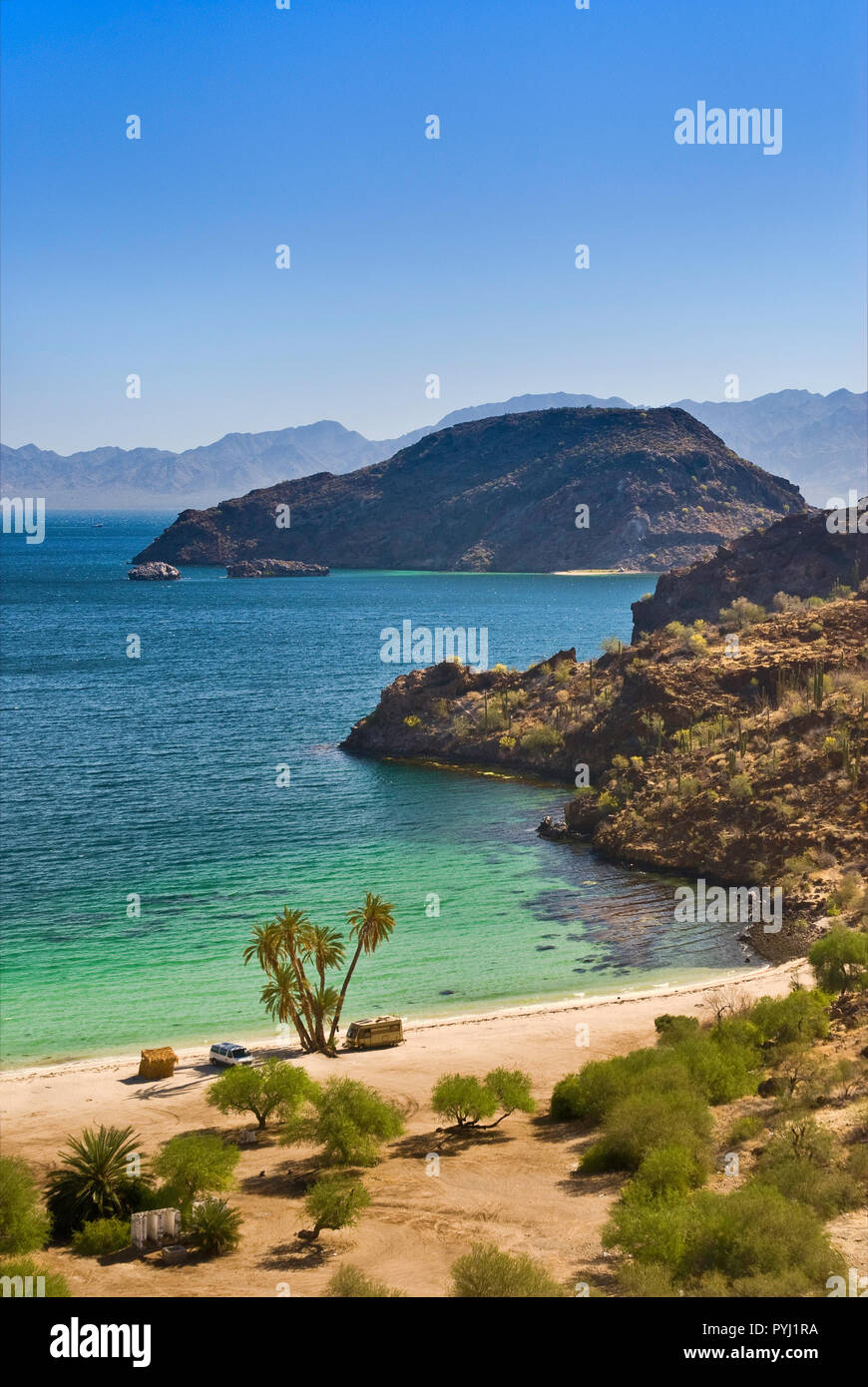 Les campeurs sur Playa El Coyote à Bahia Concepcion, Baja California Sur, Mexique Banque D'Images