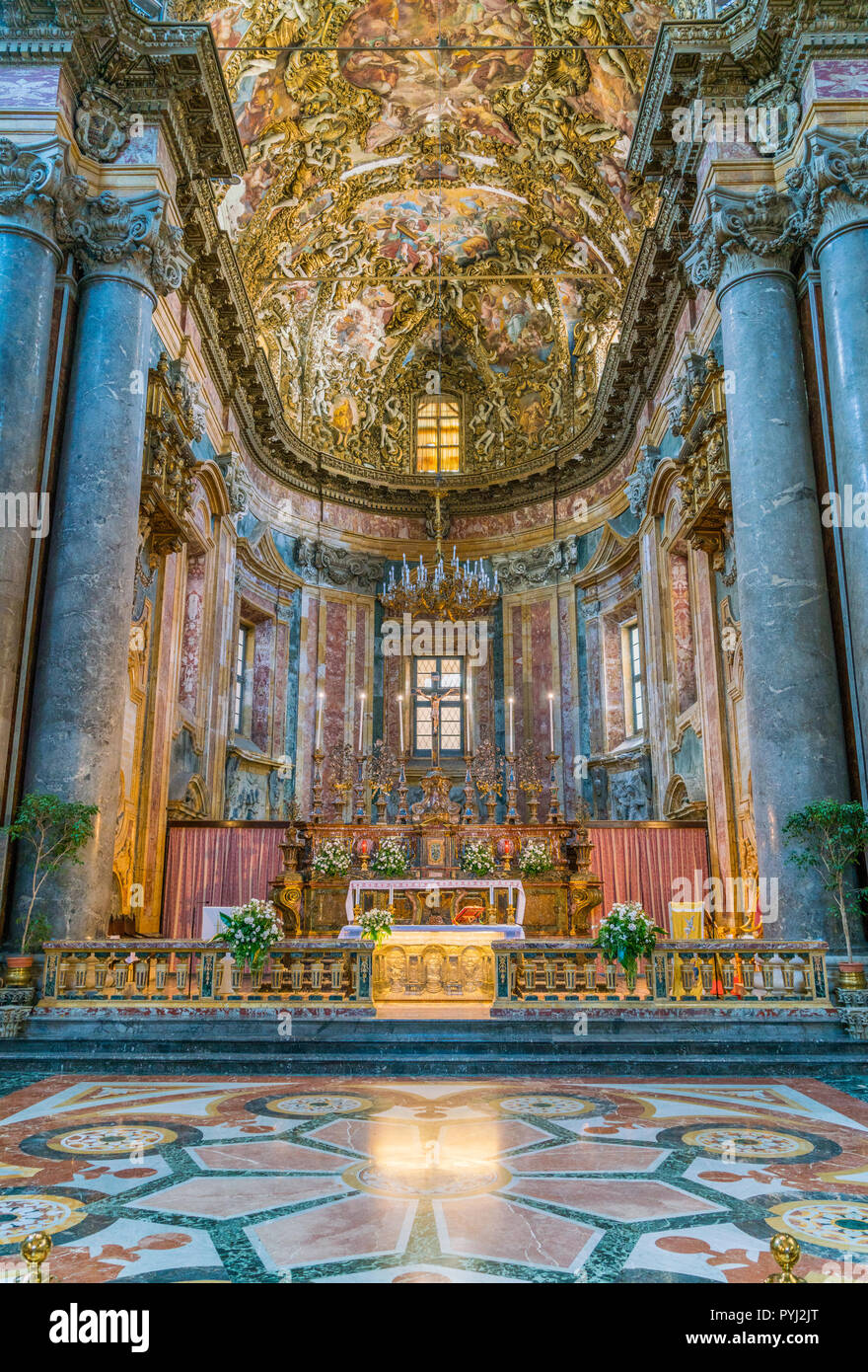 Maître-Autel dans l'église de San Giuseppe dei Teatini à Palerme. La Sicile, le sud de l'Italie. Banque D'Images
