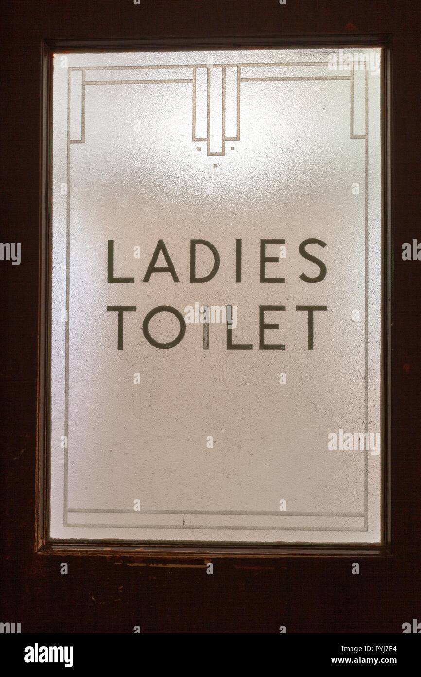 Signes australienne trouvés le long de la route Banque D'Images