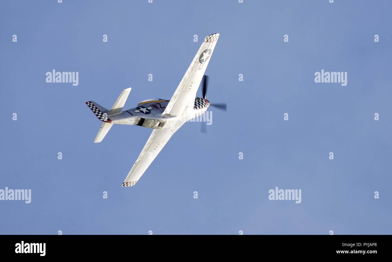 North American TF51D Coupe 'contraire Mary' (G-L À TFSI) volant à Shuttleworth Race Day le 7 octobre 2018 Banque D'Images