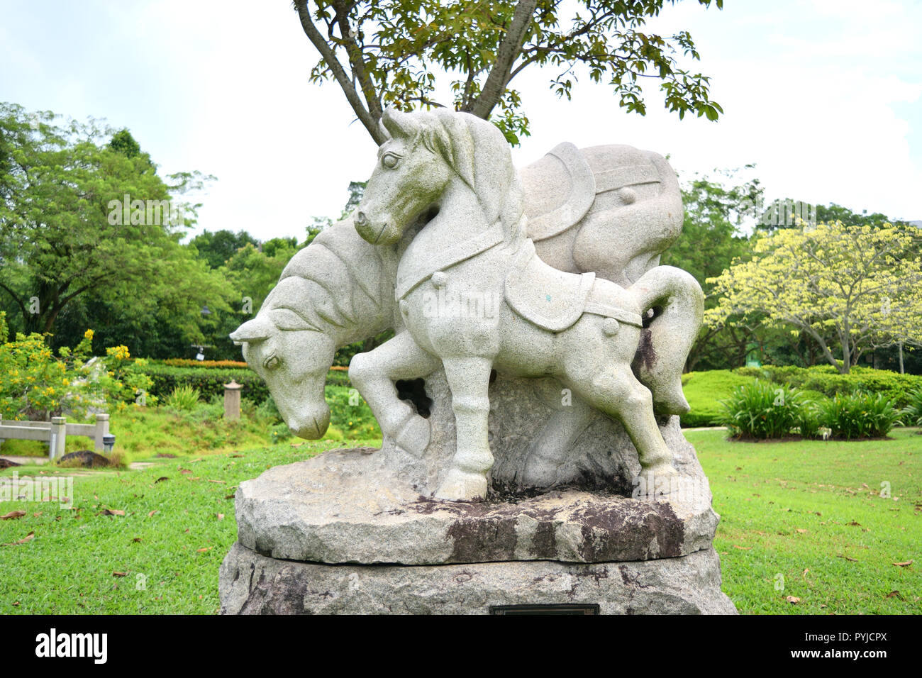 Singapour - 28 octobre 2018 : sculpture représentant le signe du zodiaque du cheval dans le calendrier chinois Banque D'Images