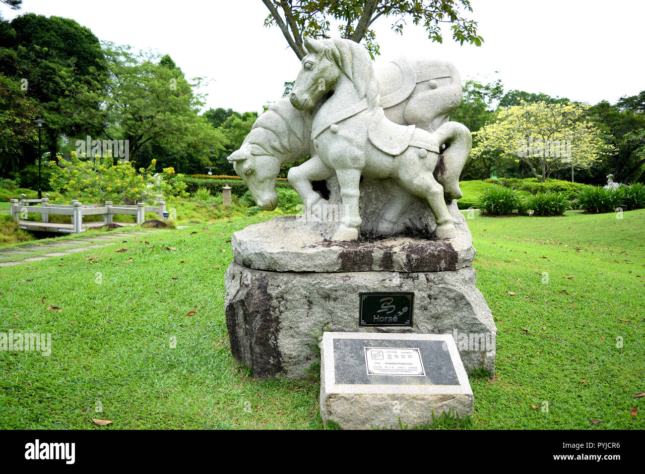 Singapour - 28 octobre 2018 : sculpture représentant le signe du zodiaque du cheval dans le calendrier chinois Banque D'Images