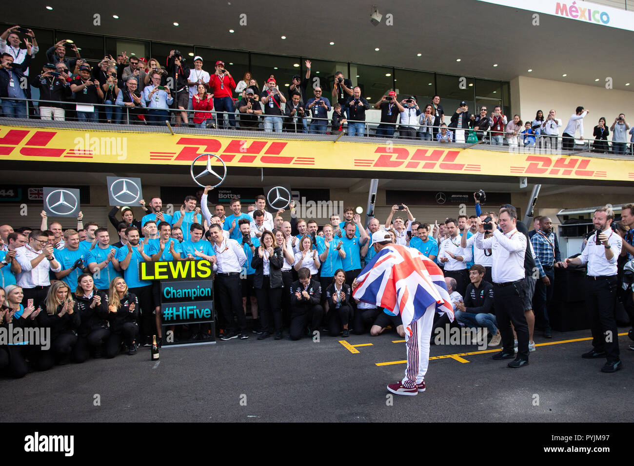 Mercedes Lewis Hamilton célèbre remportant le championnat des pilotes de Formule 1 au cours de la Grand Prix 2018 Le Mexique à l'Autodromo Hermanos Rodriguez à Mexico. Banque D'Images