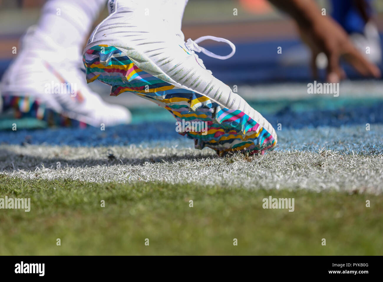 Los Angeles, CA, USA. 28 Oct, 2018. Crampons Nike pour la capture cruciale  NFL Green Bay Packers vs Los Angeles Rams au Los Angeles Memorial Coliseum  de Los Angeles, CA le 28