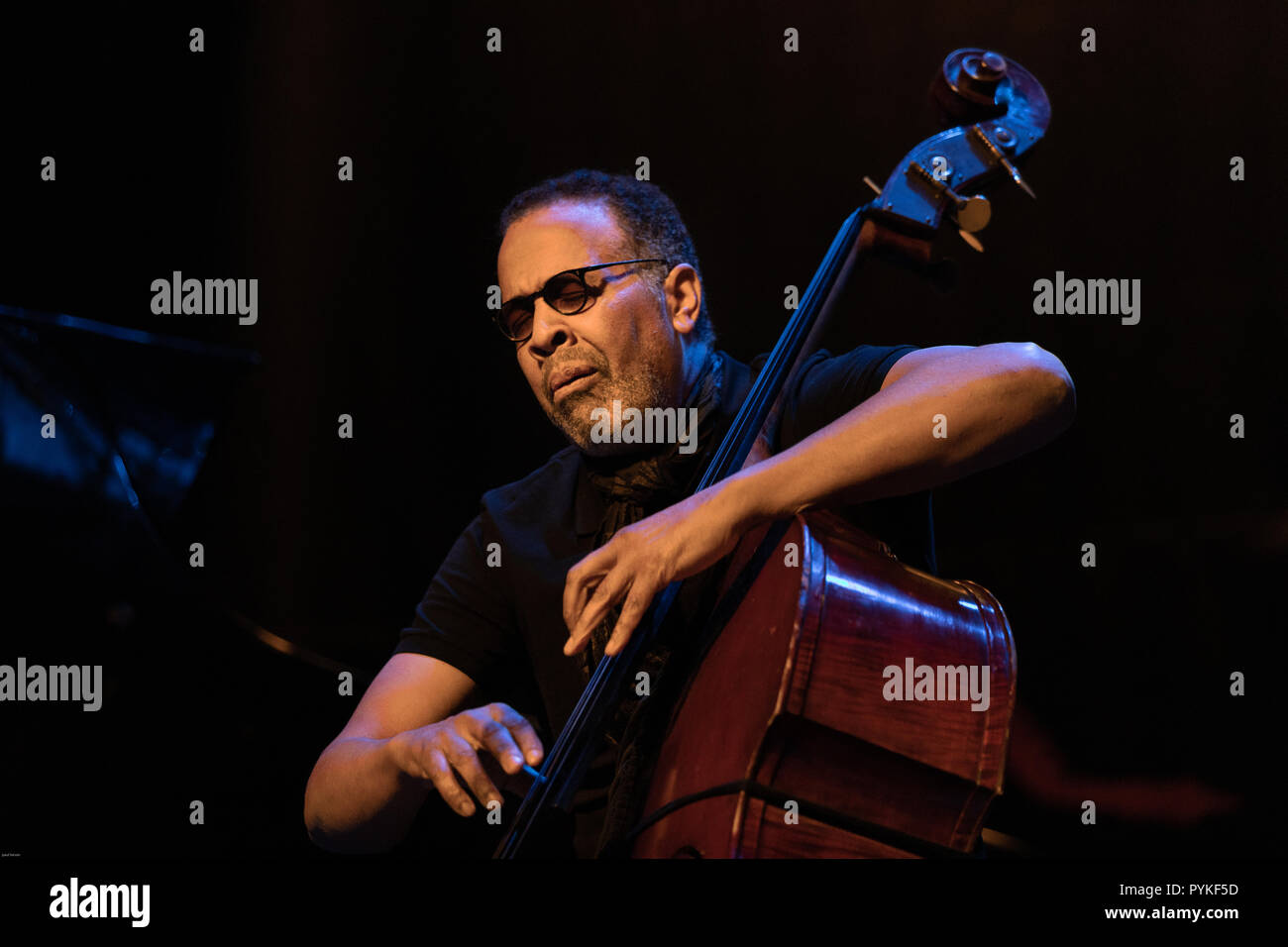 Stanley Clarke jouant au cork jazz festival 2018 à l'everyman à Cork Irlande Banque D'Images