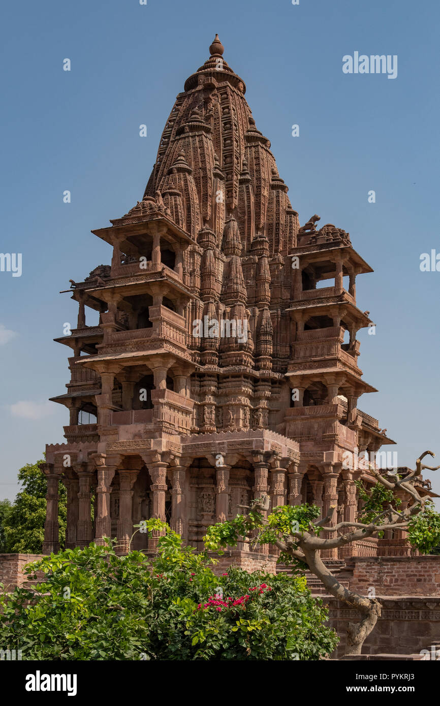 Temple hindou au jardin de Mandore, Jodhpur, Rajasthan, India Banque D'Images